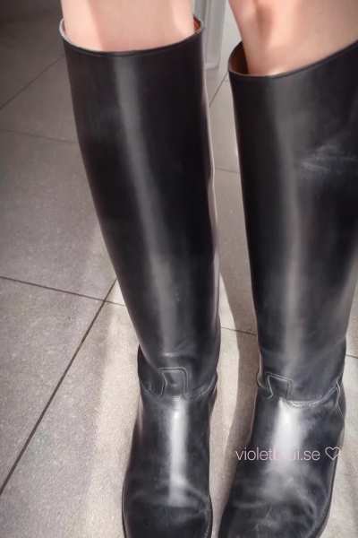these riding boots could use a spit shine 🖤
