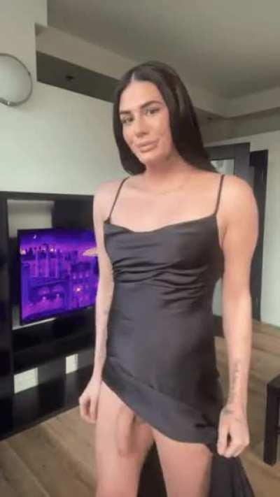 under the dressing gown nothing, out of the panties, you see I'm a little shy🥰😍😘🌃