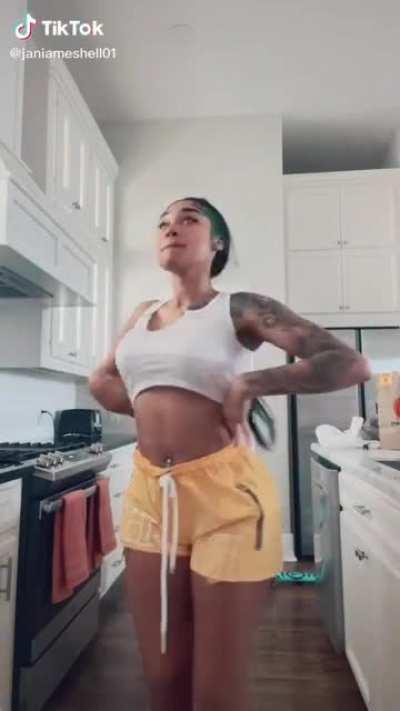 See doujaunte fucking us up she won’t make it clap nomo😩