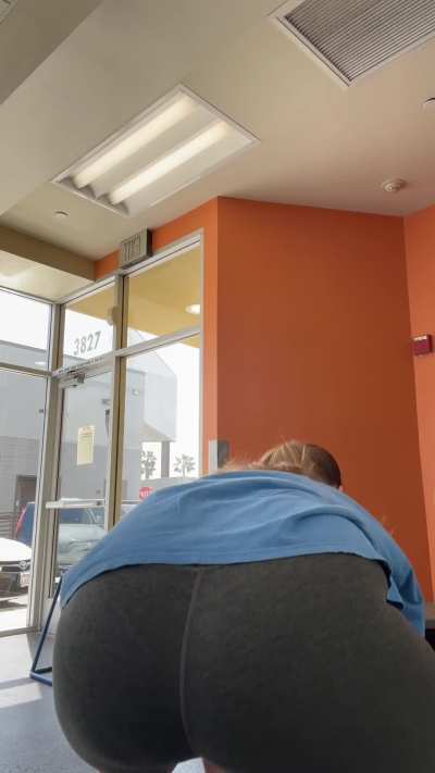 Didn’t realize I was grabbing my ass when doing this exercise til this video lol