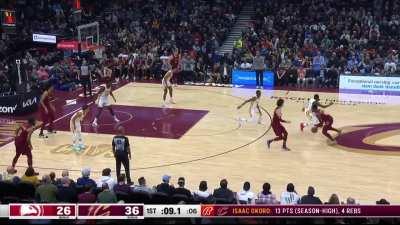 [Highlight] Mitchell splits the defense, takes the contact, and gets the finish