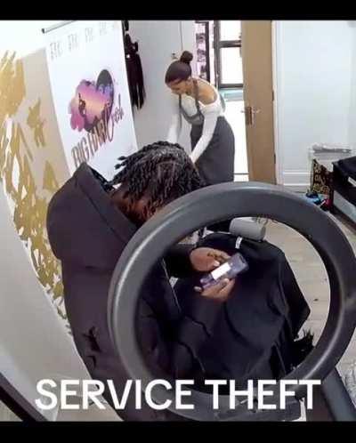 Man runs out of hair salon without paying