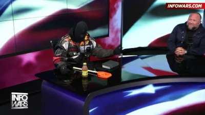 Kanye brought Netanyahu with him lol