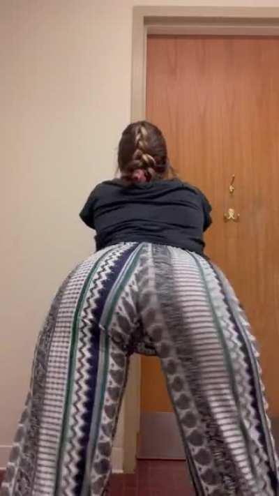 yeah my booty’s lil but i still like to shake it ☺️