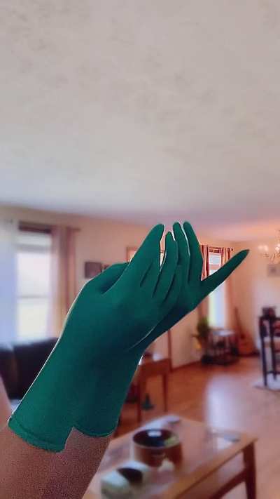 Focusing on the intimate natural light reflection off of these gorgeous Halyard size 6 surgical gloves.. 🧤🌹