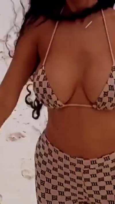 Tits bouncing