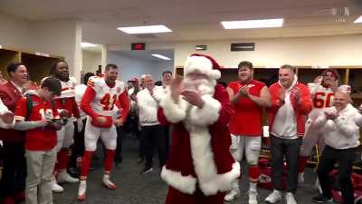 [Highlight] Andy Reid addresses team postgame in Santa Claus outfit