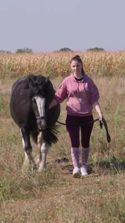 The only thing Skylar loves more than horses is exploring her sexuality!