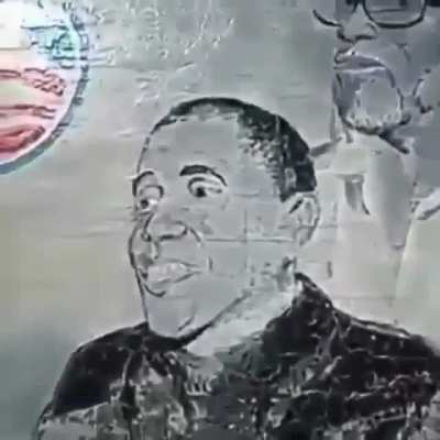 Obama getting a haircut. He do be looking kinda fresh doe 😳😳