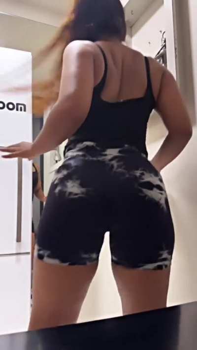 Suhu khan twerking🥵🍑