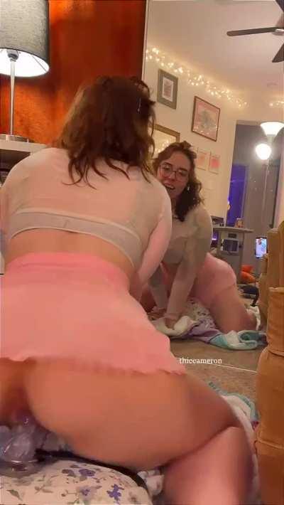 eye contact while i ride u>>