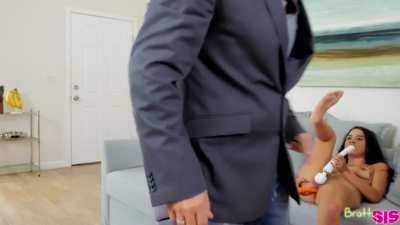 S3E2 - My Shameless Step Sister