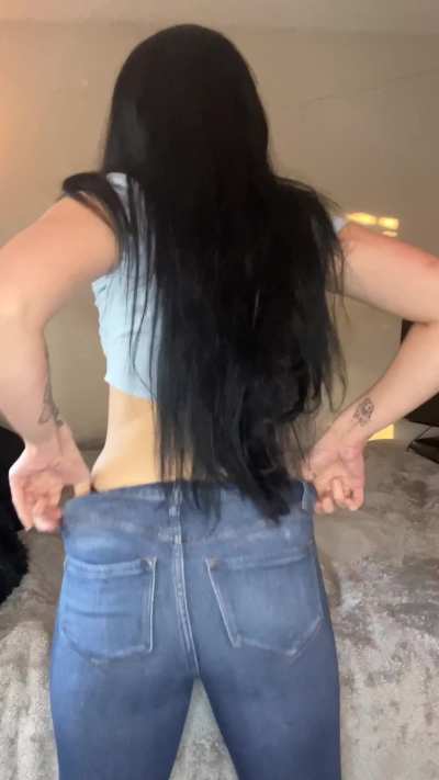 tight lil jeans on a tight lil girl🤭🤭