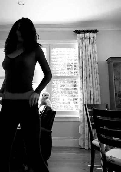 Ana de Armas bouncing around