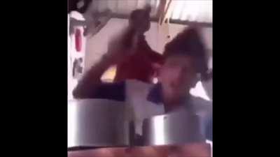 Olha a ideia dos caras omegalul