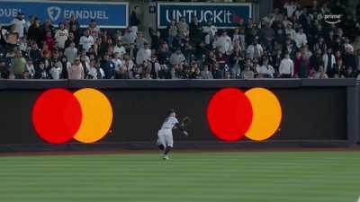 [Highlight] [Highlight] Aaron Judge decides to continue showing off with another spectacular catch.
