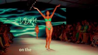 Gloria Tang (Miami Swim Wk 2022)