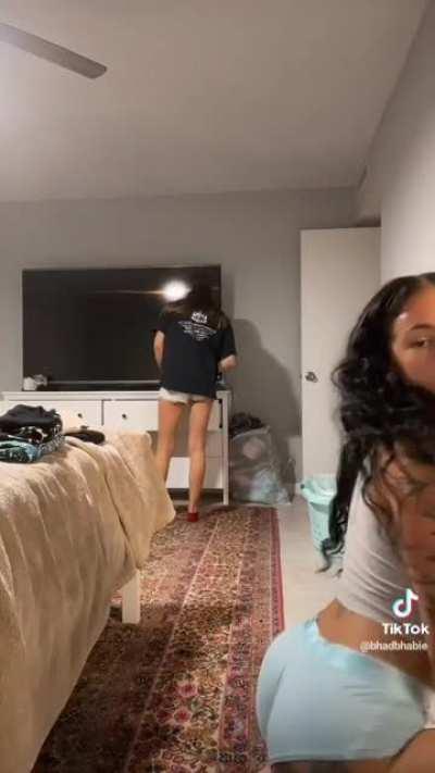 Bhad Bhabie twerking in her sexy booty shorts