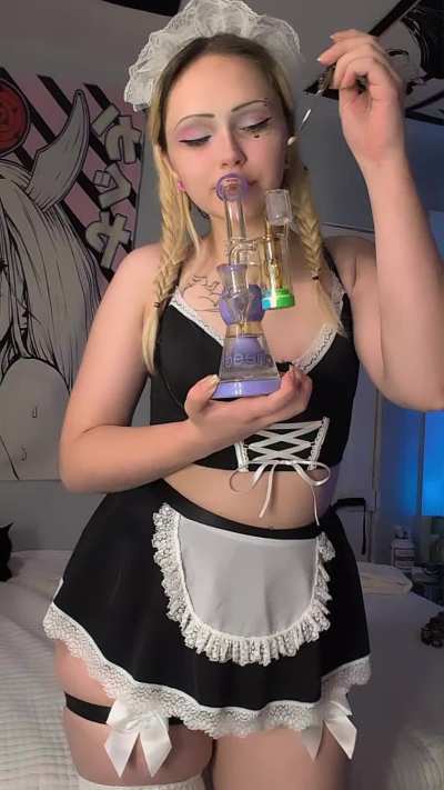 What a bad girl, she's supposed to be cleaning up the house but instead she is smoking your wax... Maybe you should show her what happens when she doesn't behave. 😈