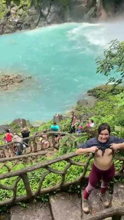 Flashing my Way through the Trail even with Tourists Around! [GIF]