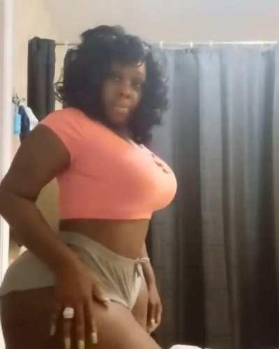 😍🤤On everything shes is the Thicky thick goddess 😍🤤