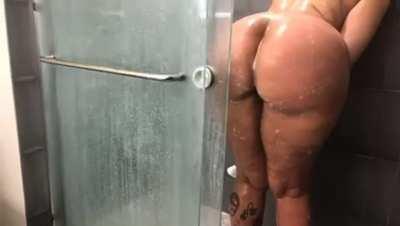 Can you wash my back? 🥺