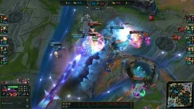 Aatrox casually healing for 2k after hiting his last Q