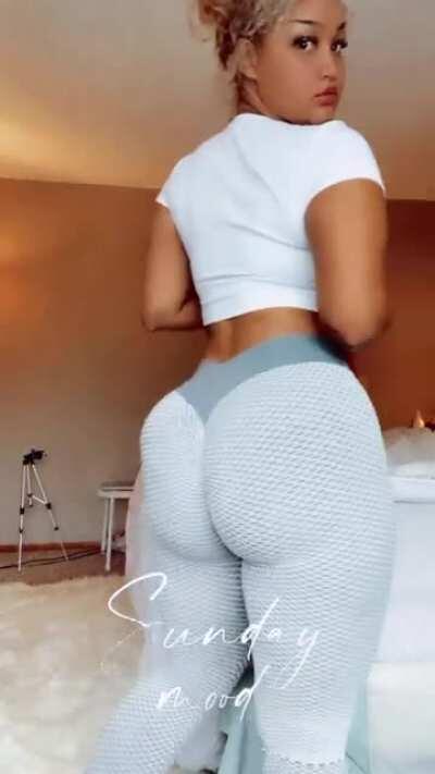 Grey 🍑 1