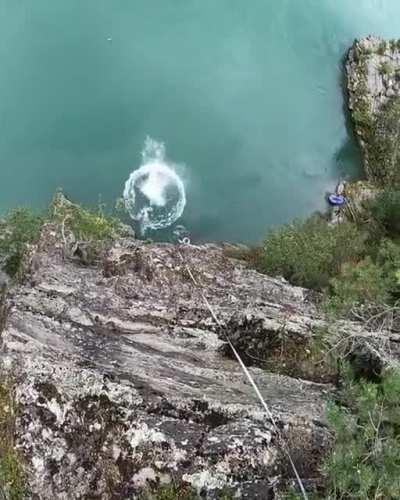 102 feet - 31,3m death dive by Ken Stornes