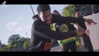 Here we have rare footage of Bruce’s Drunk ass unc when Bruce told him he wanna be a streamer. 🙏🏾