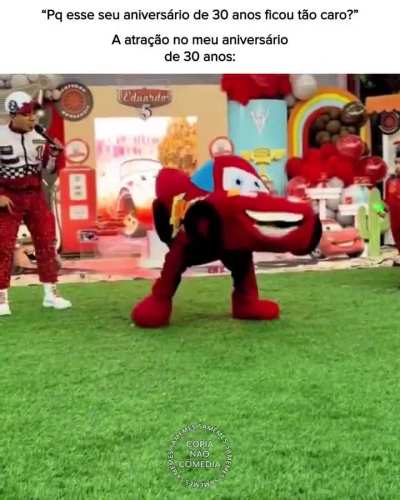 Trinta anos e brincando de carrinho..