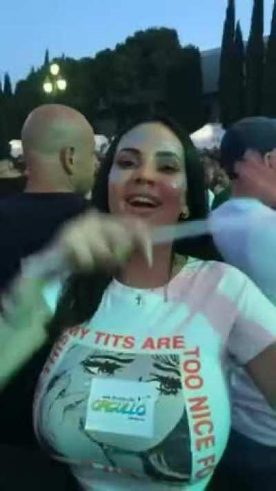 She has to hold them when she jumps 😍😳