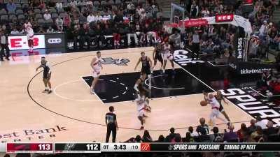 [Highlight] Wembanyama causes two airballs in one play during OT