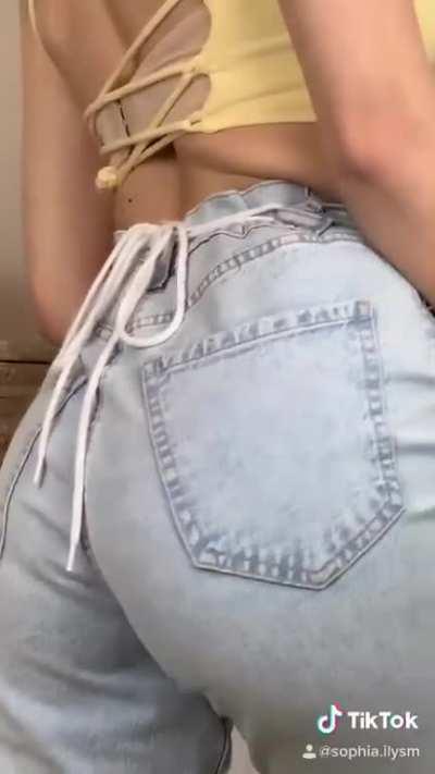 Ass tits everything 😍😍