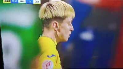 Hilarious red card foul in Northern Ireland v Ukraine women