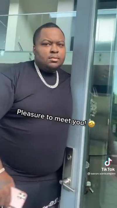 Dont know if this is cringe, but i know sean felt awkward in this situation