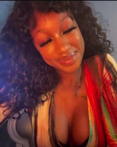 jus do sum to me🥺😩😩😩🥜