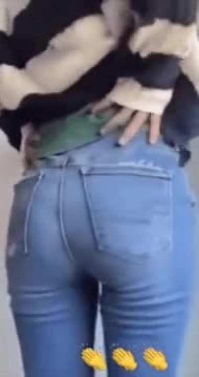 She’s proud of that ass 🥵