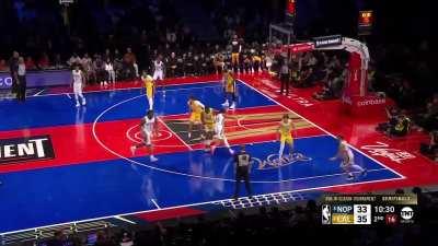 [Highlight] Lebron makes THREE Le-F-You triples in a row and the crowd goes wild!