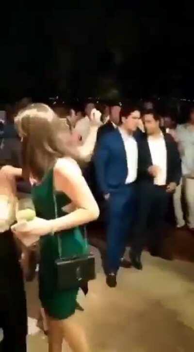 Quem não usa máscara e aglomera é o que mesmo? ,🤡