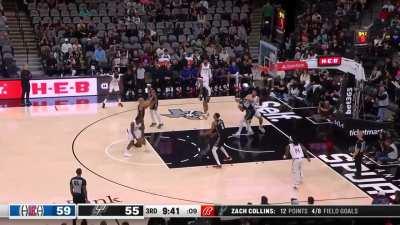 [Highlight] Kawhi Leonard opens his bag and bamboozles Jeremy Sochan with crisp dribbling, a pump, and a step through.