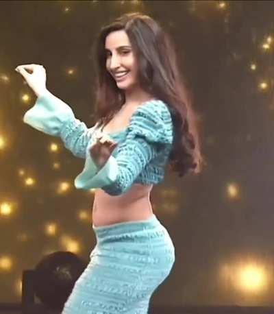 Nora Fatehi twerking her ass in front of Hundreds of men. Not first time as She do this in front of producers and directors every night but with no cloth or dress over her Body. Sorry for Bad Quality