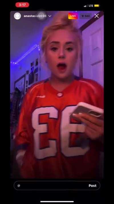 maddison/maddibanned10 flashes her tit’s