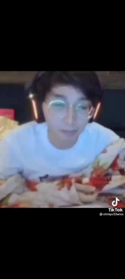 Moneytoon you messed up, for the international members of the this reddit Venus is basically ranting because every BLCK member chose Estes yet Moneytoon wanted other heroes probably because they're thinking about Revenue and how there won't be a lot of Es