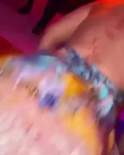 Look at that thang move