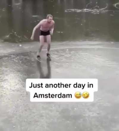 The cold never bothered him anyway 💁‍♂️