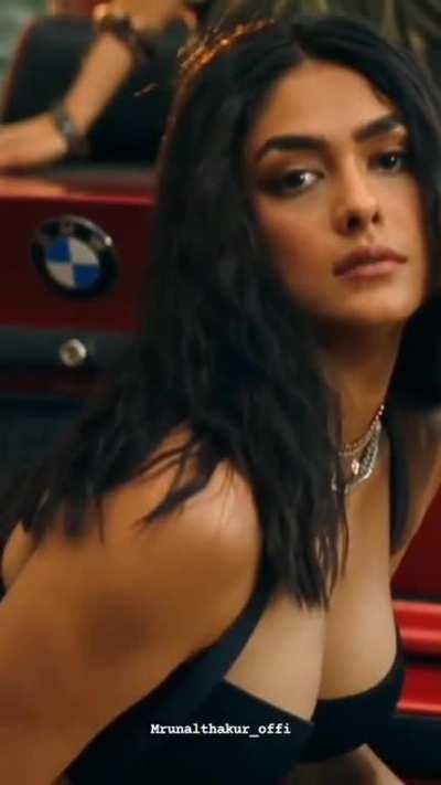 mrunal thakur