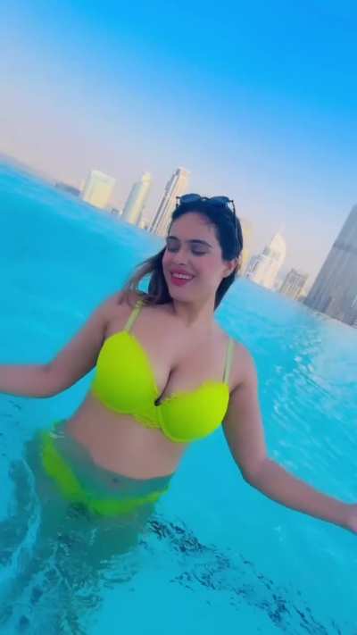 B*tch's desperate pick me avatar