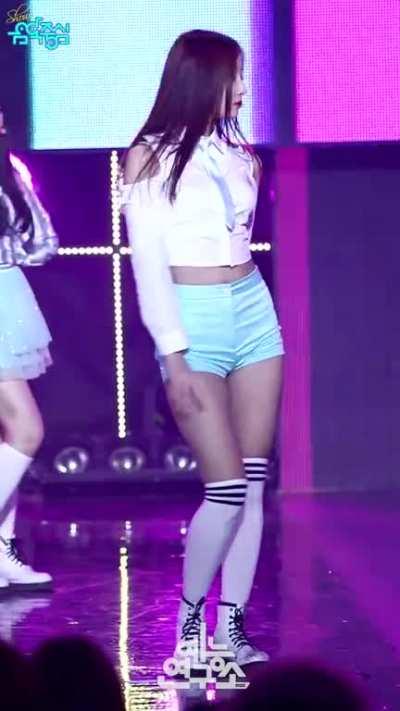 ex-MOMOLAND: Yeonwoo