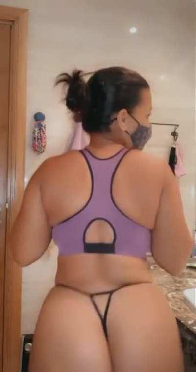 40 mom of 1, Be honest would u jerk off to my nudes if i send u some ?